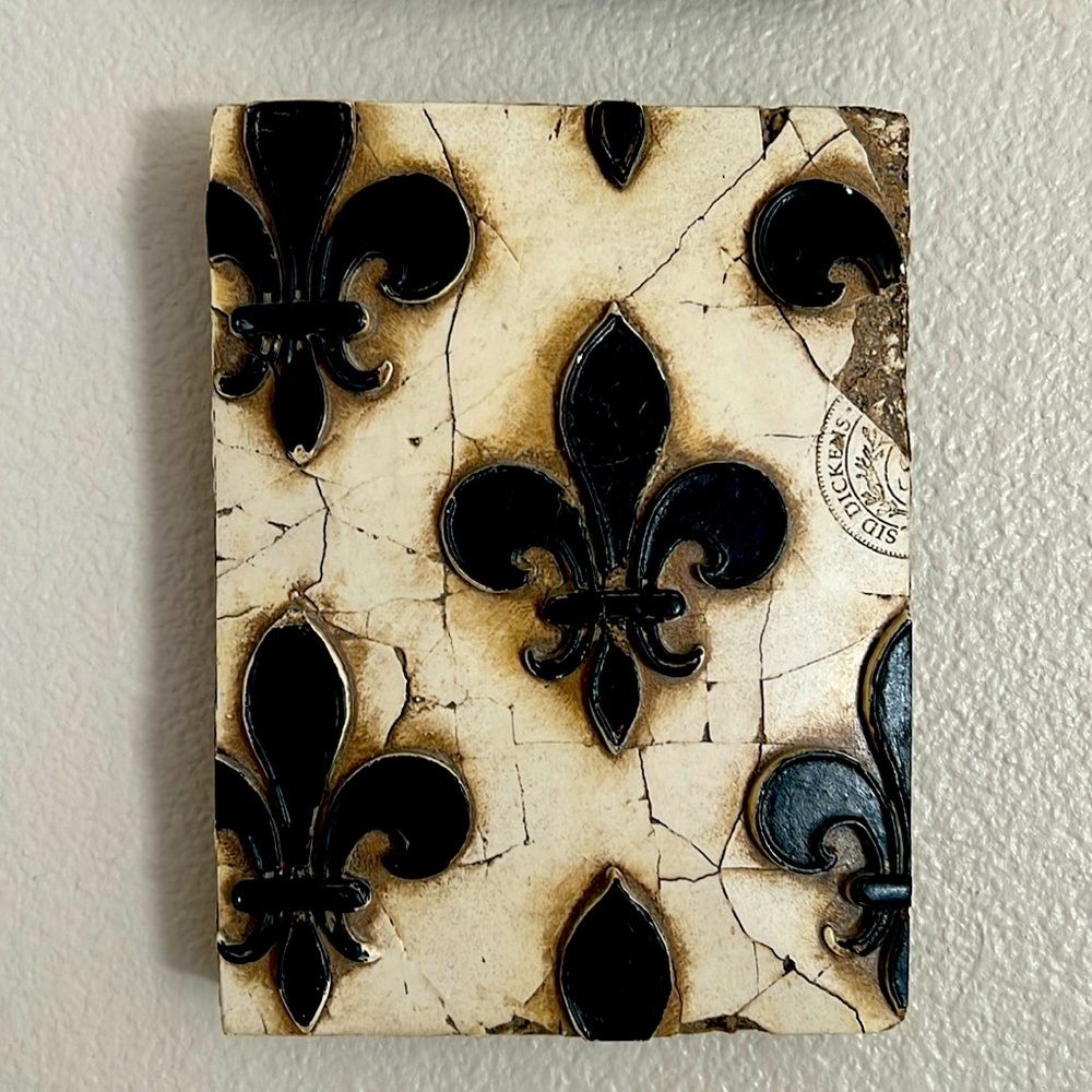 Sid Dickens Memory Block. Fleur de Lis.